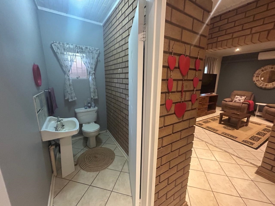 4 Bedroom Property for Sale in Hartbeesfontein AH North West